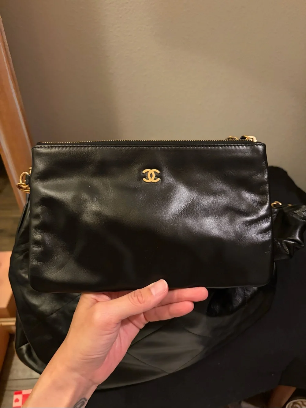 CHANEL 22 Black Quilted Calfskin handbag